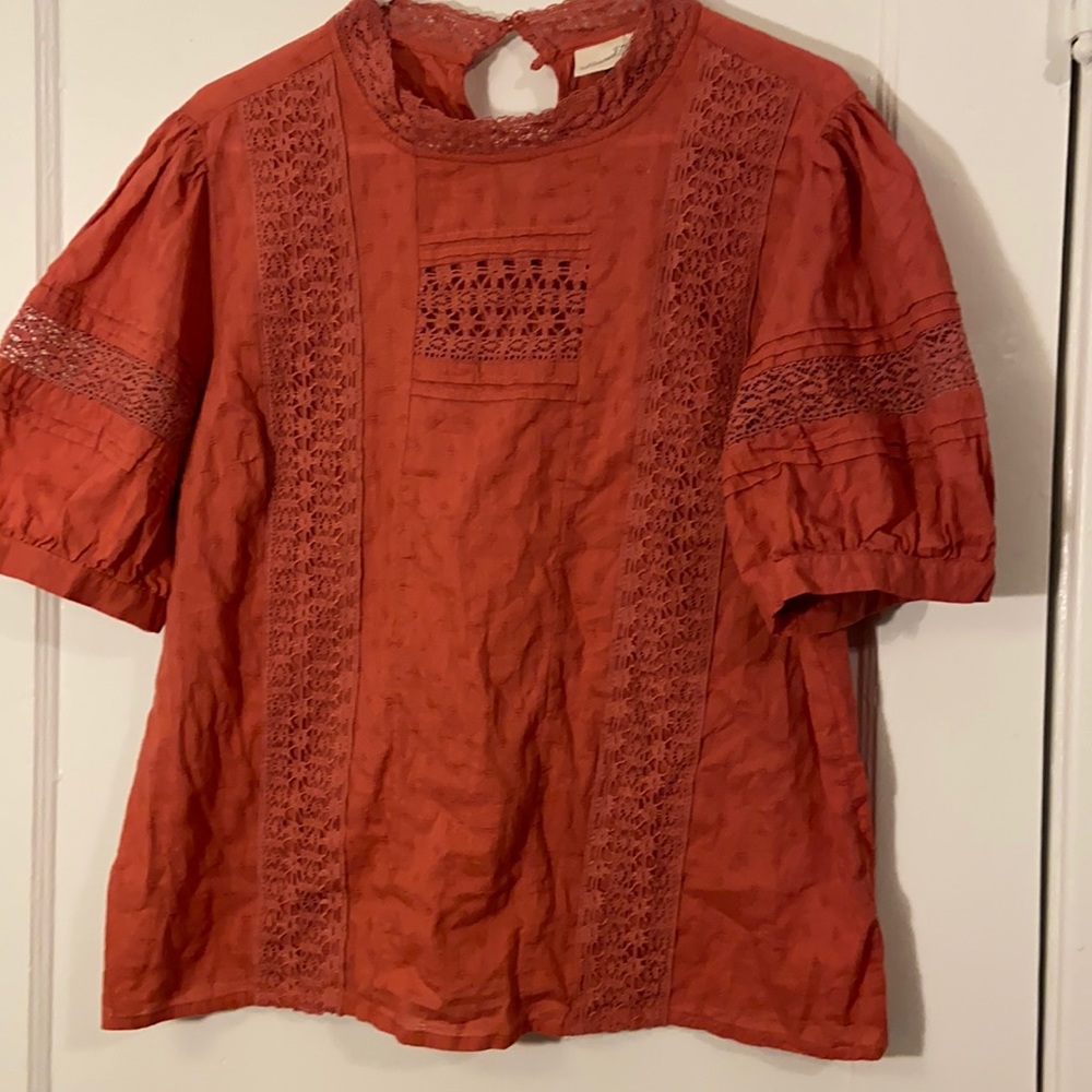 Universal Threads top